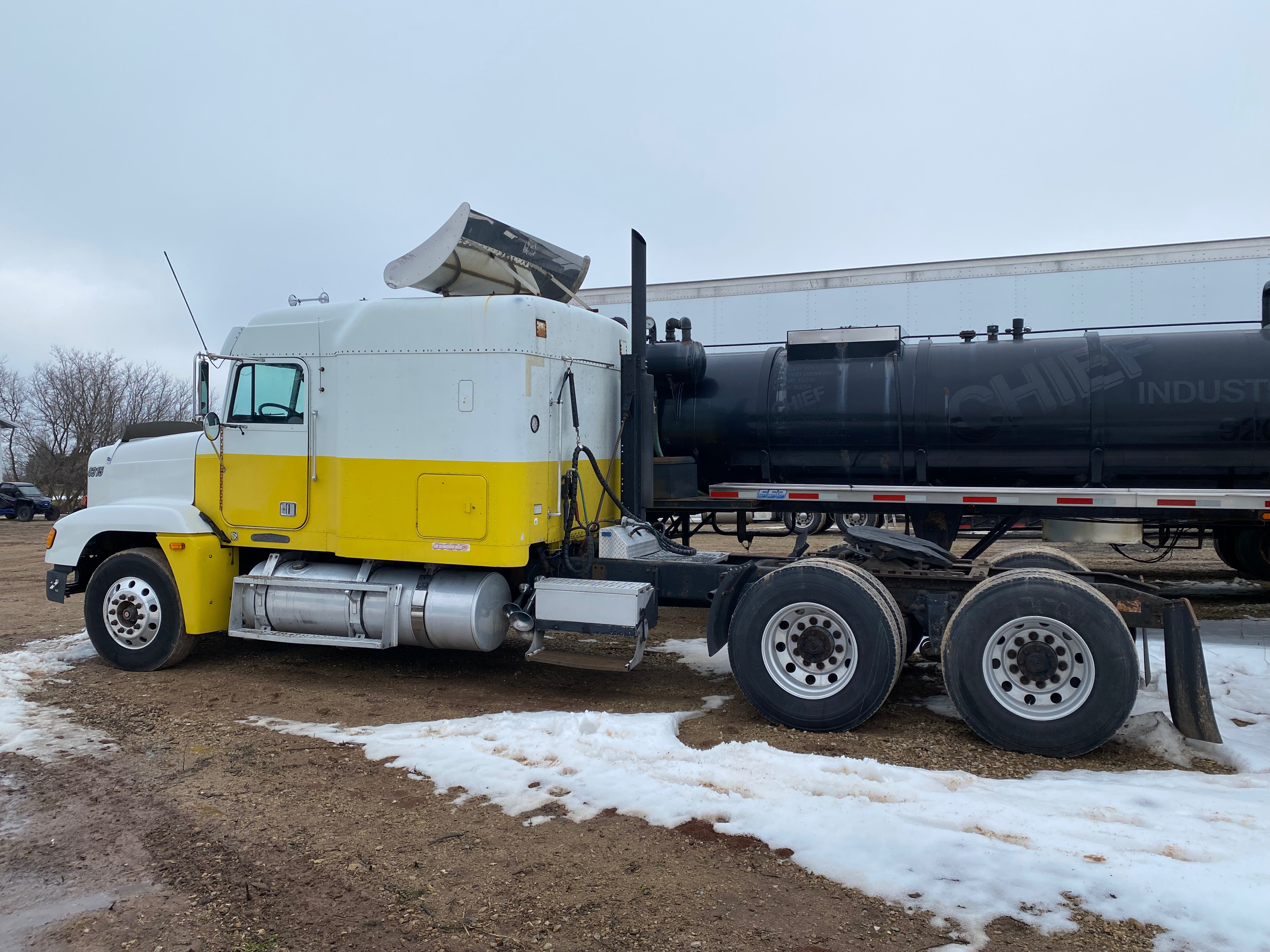 1996 FREIGHTLINER FLD120 - Image 4